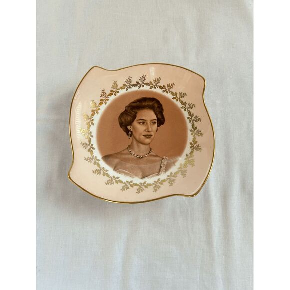 Aynsley Other - Queen Margaret Commemorative Bone China Plate, Visit to Canada, 1958 Gold Rimmed